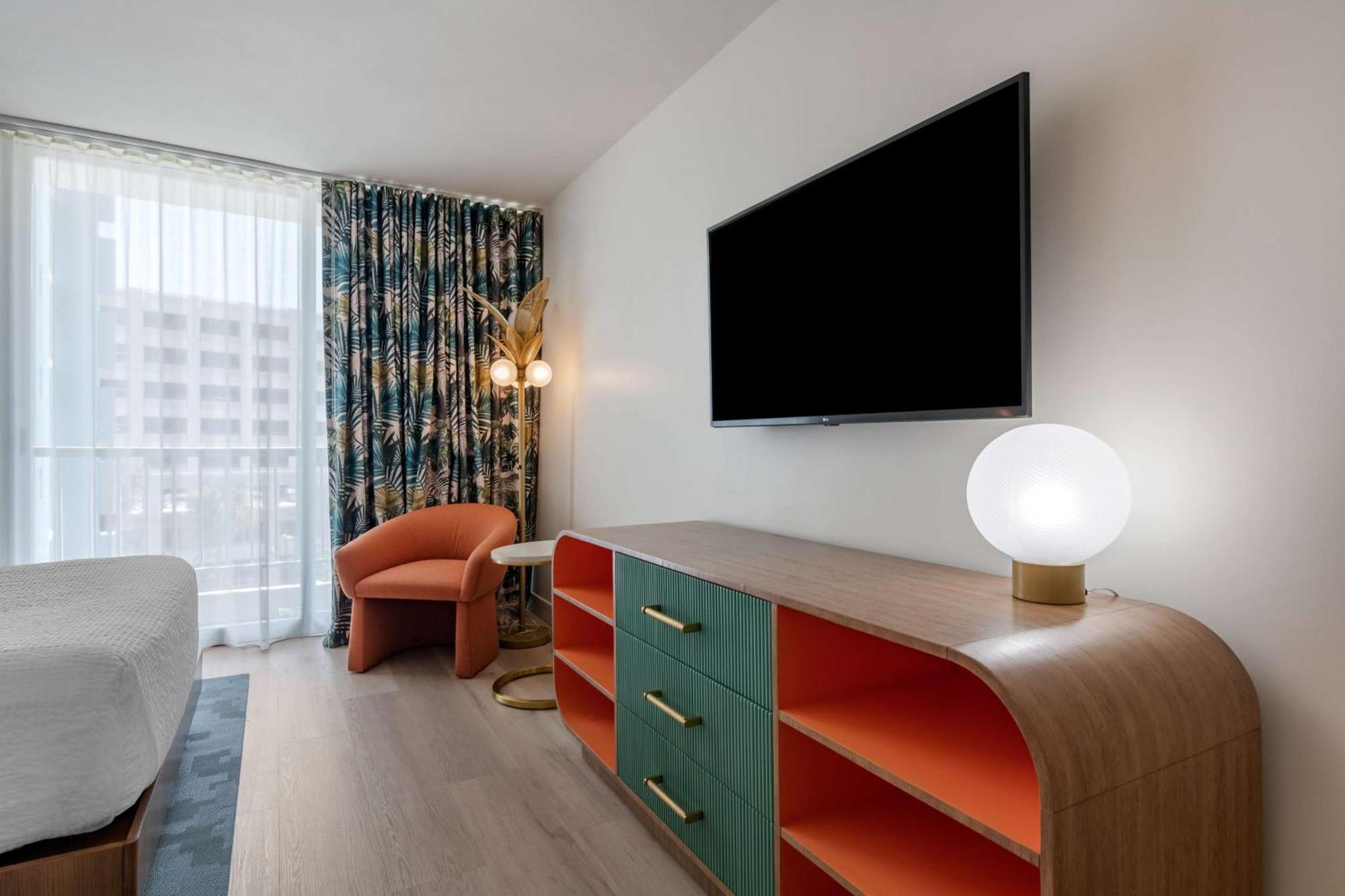 Queen Room Two Queen Beds Green Tower