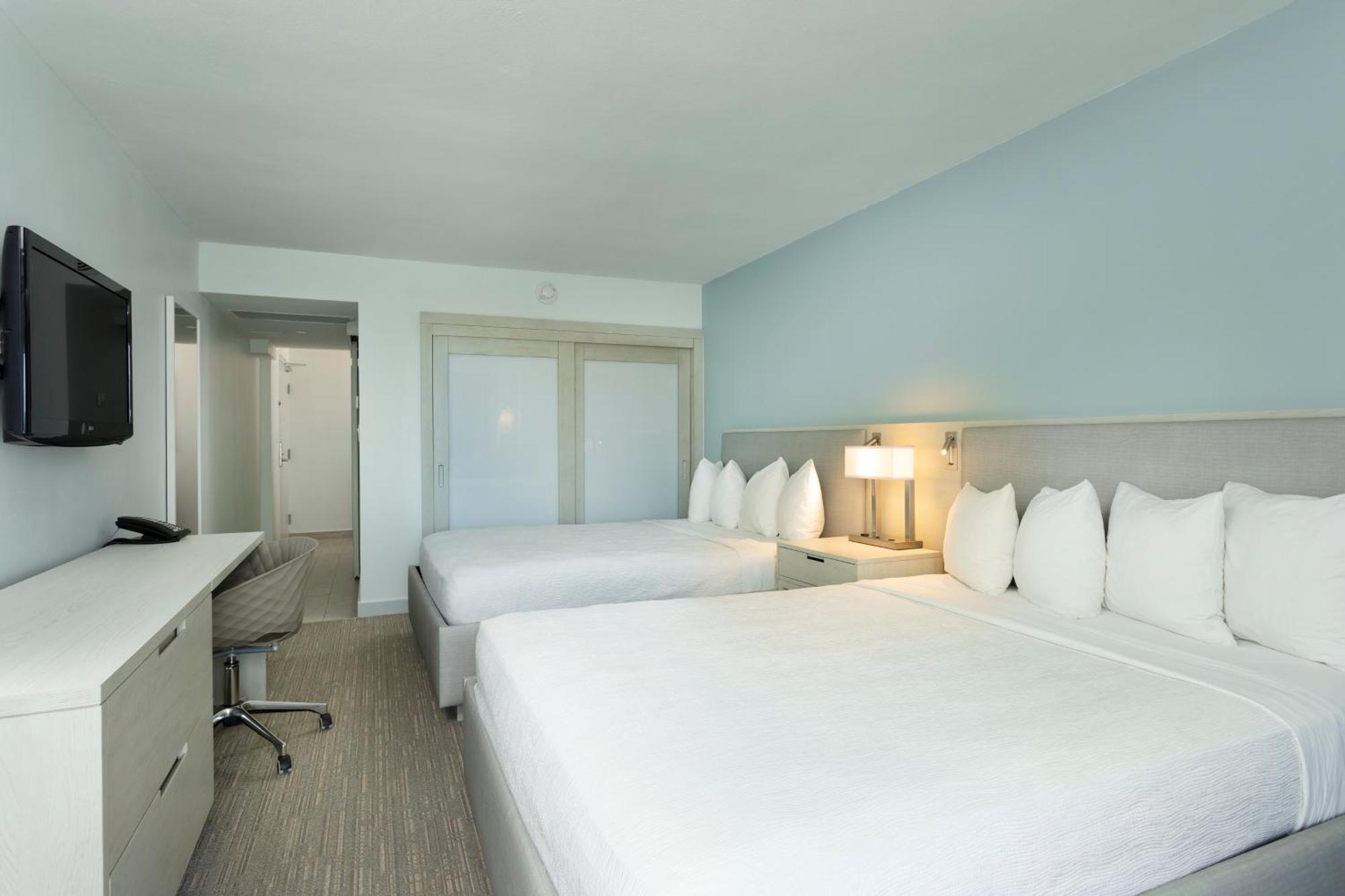 Queen Room with Two Queen Beds - Blue Tower,1597567198:JPEG