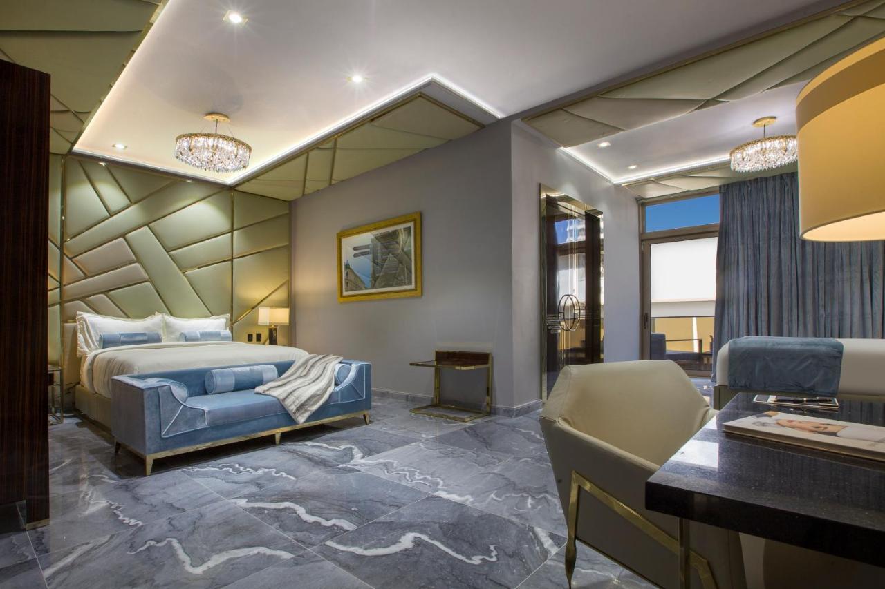 Gallery Suite with Balcony,786182643:JPEG